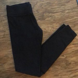 HUE black leggings
